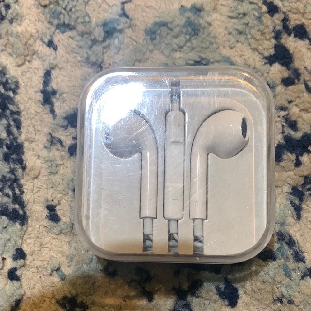 White Wired Earbuds with Case